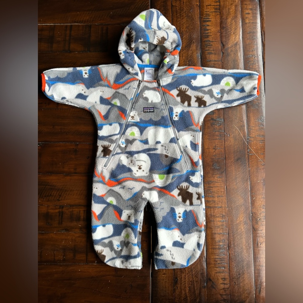 Patagonia fleece onesie, baby - 6 months: * VINTAGE POLAR BEAR PRINT